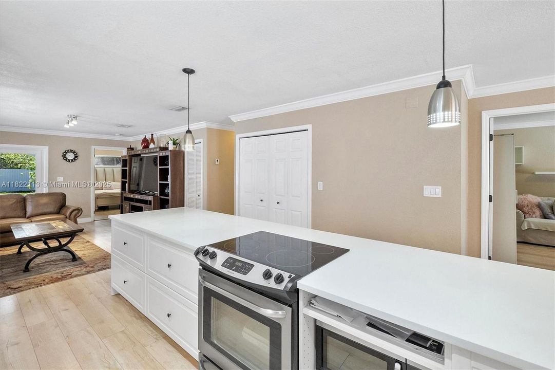 For Sale: $799,000 (4 beds, 2 baths, 1528 Square Feet)