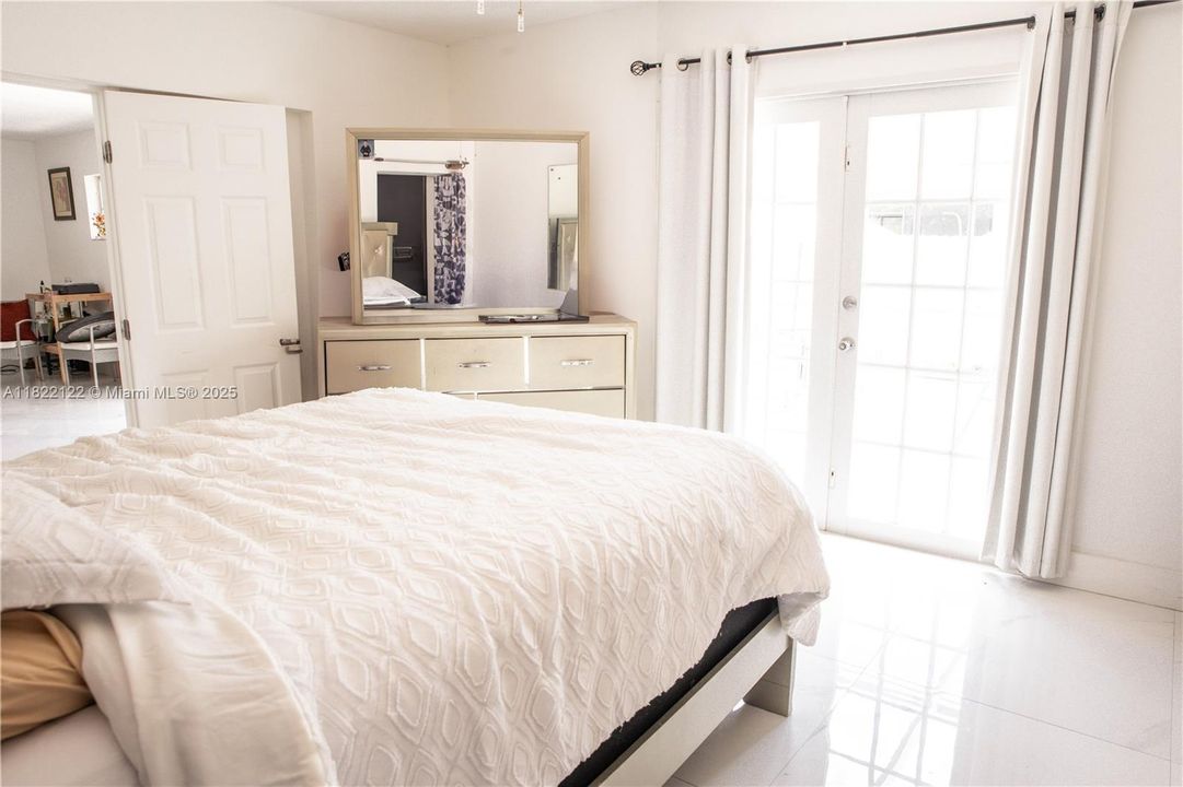 На продажу: $600,000 (5 спален, 3 ванн, 1901 Квадратных фут)