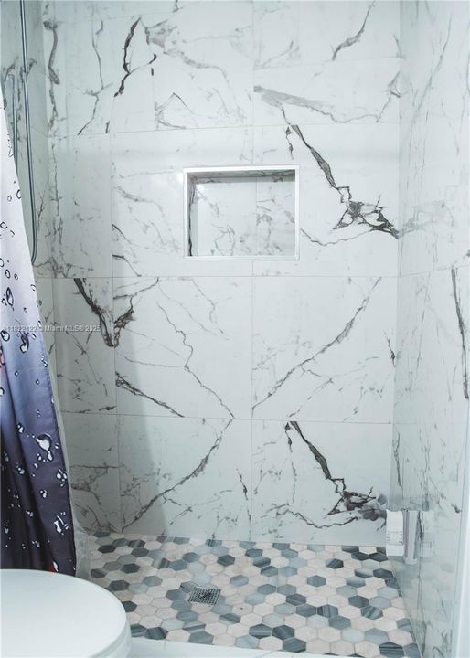 На продажу: $600,000 (5 спален, 3 ванн, 1901 Квадратных фут)