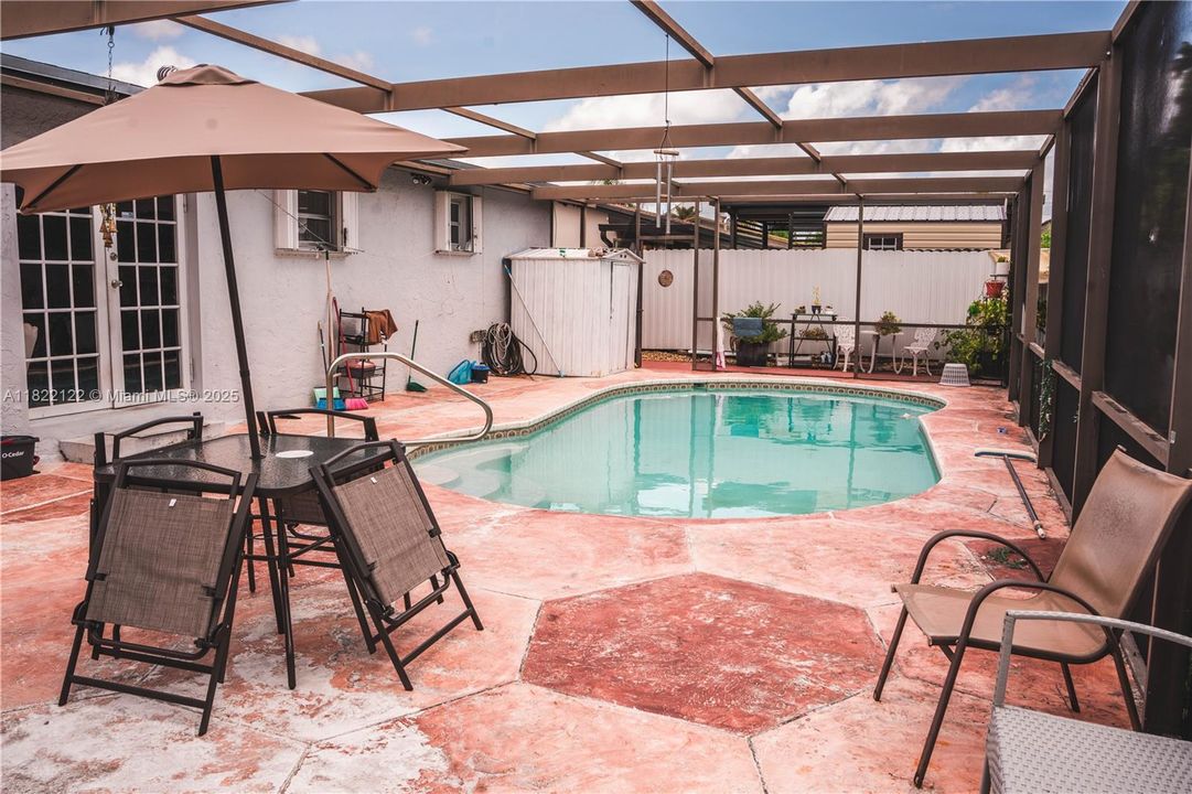 На продажу: $600,000 (5 спален, 3 ванн, 1901 Квадратных фут)