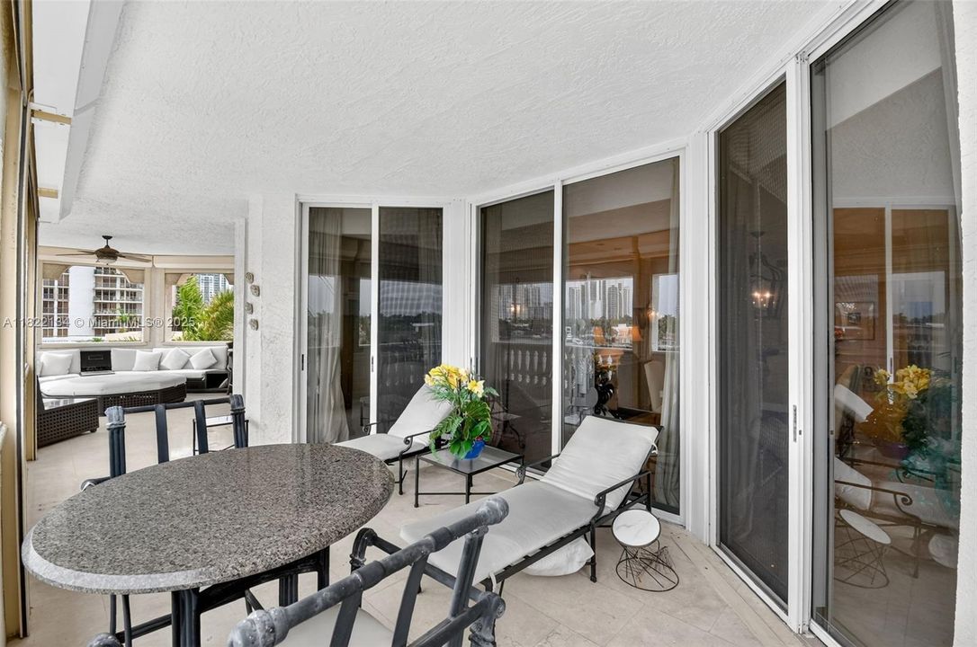 待售: $2,500,000 (3 贝兹, 4 浴室, 3160 平方英尺)