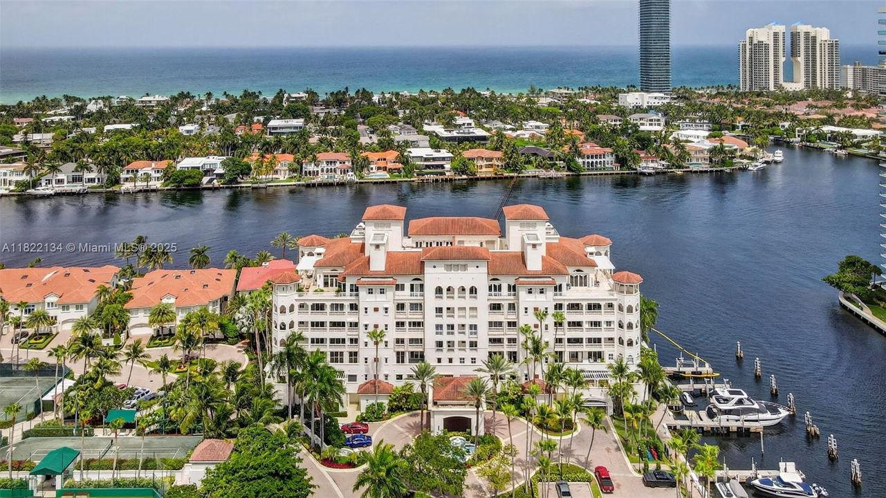 待售: $2,500,000 (3 贝兹, 4 浴室, 3160 平方英尺)