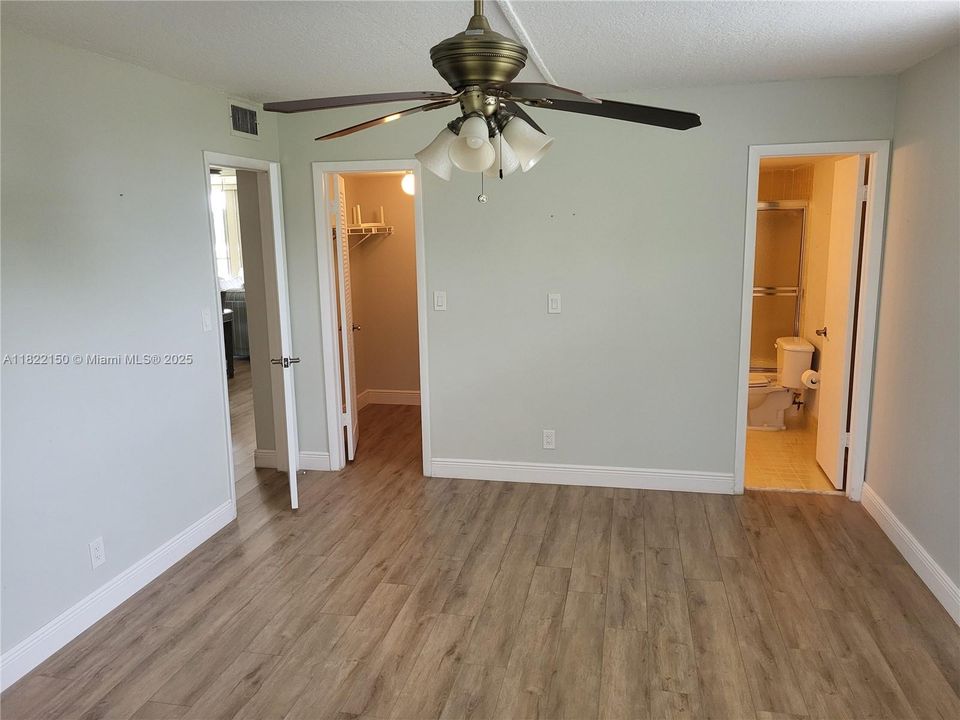 Vendido Recientemente: $229,000 (2 camas, 2 baños, 1140 Pies cuadrados)