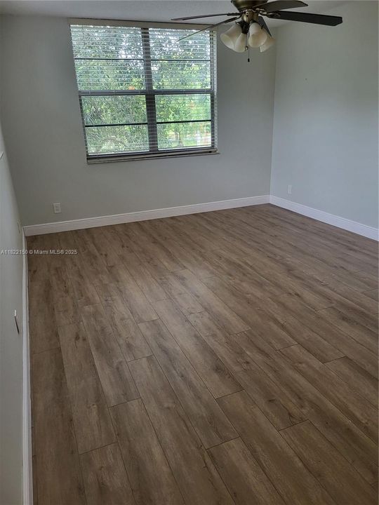 Vendido Recientemente: $229,000 (2 camas, 2 baños, 1140 Pies cuadrados)