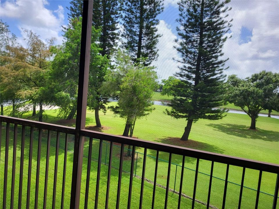 Vendido Recientemente: $229,000 (2 camas, 2 baños, 1140 Pies cuadrados)