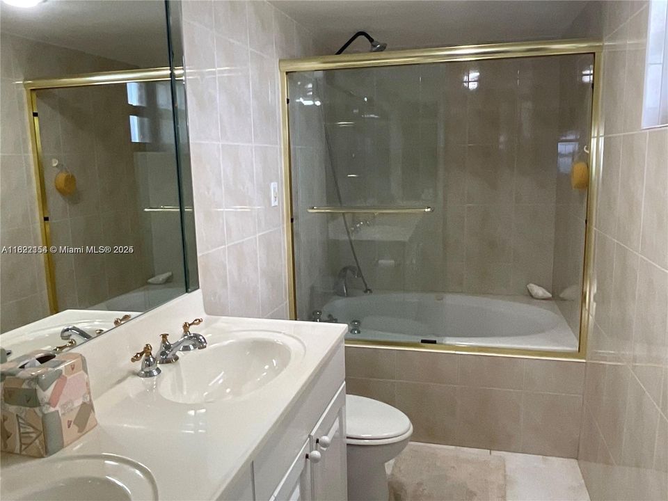 En Venta: $1,100,000 (2 camas, 2 baños, 1356 Pies cuadrados)