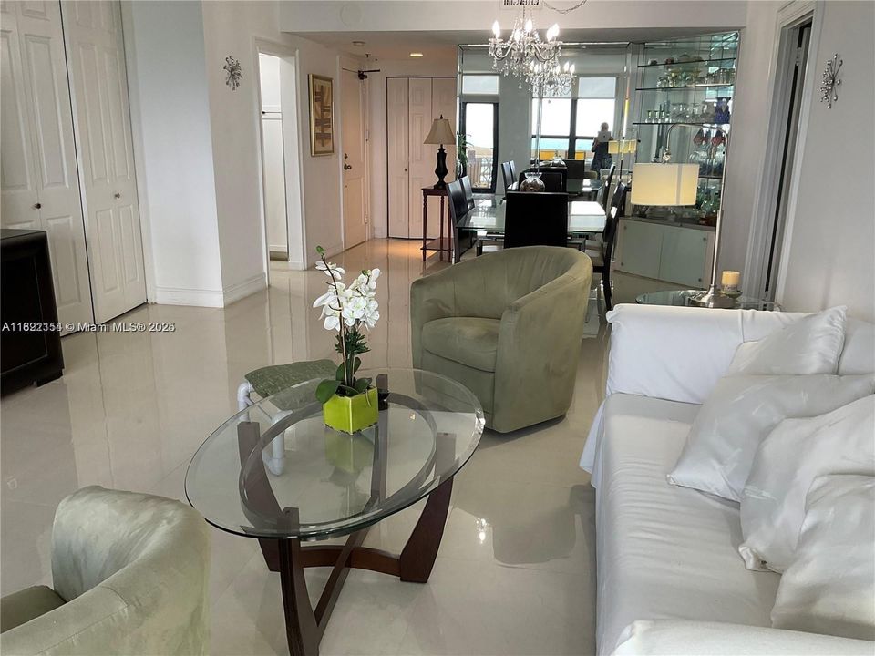 En Venta: $1,100,000 (2 camas, 2 baños, 1356 Pies cuadrados)