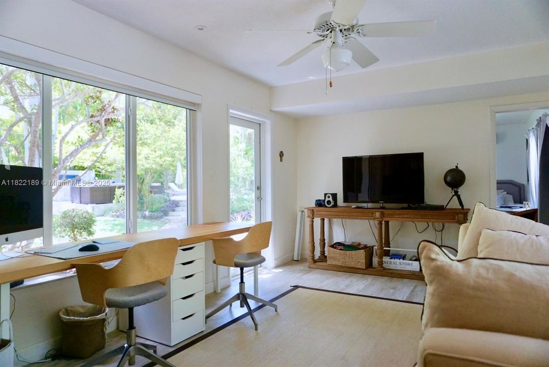 Studio, Den , Office or ...... with direct garden access