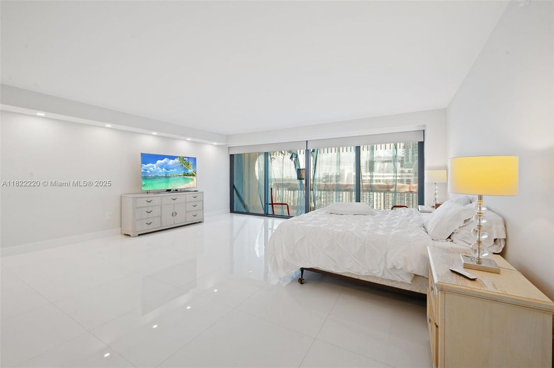 Vendido Recientemente: $2,400,000 (3 camas, 2 baños, 2675 Pies cuadrados)