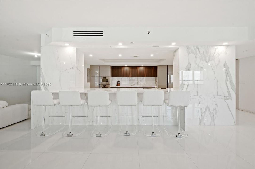 Vendido Recientemente: $2,400,000 (3 camas, 2 baños, 2675 Pies cuadrados)