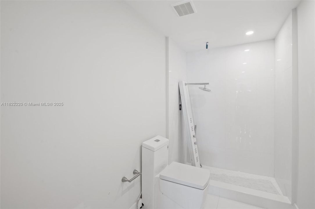 Vendido Recientemente: $2,400,000 (3 camas, 2 baños, 2675 Pies cuadrados)