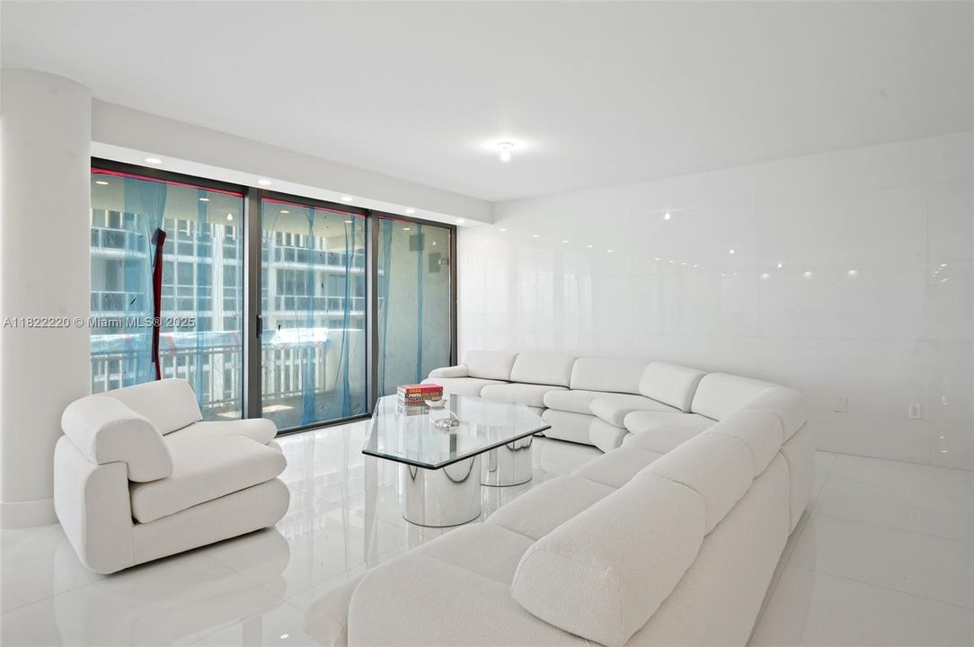 Vendido Recientemente: $2,400,000 (3 camas, 2 baños, 2675 Pies cuadrados)