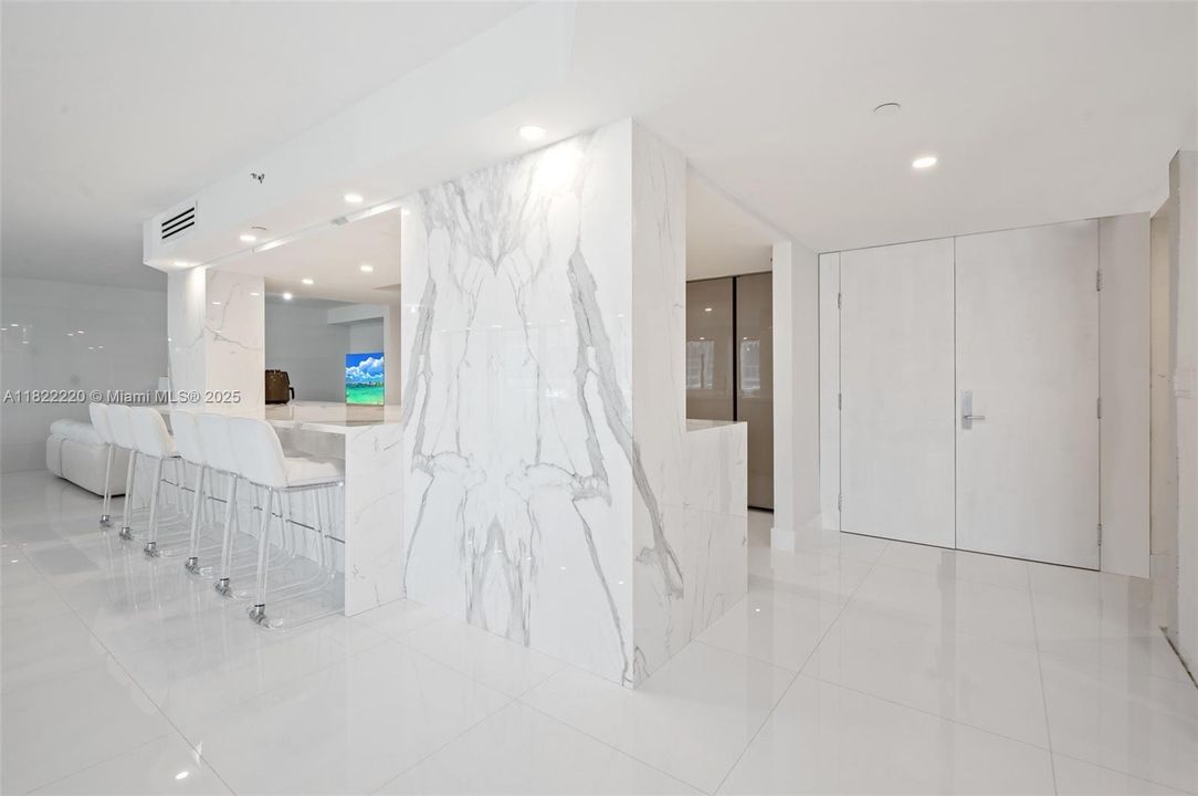 Vendido Recientemente: $2,400,000 (3 camas, 2 baños, 2675 Pies cuadrados)