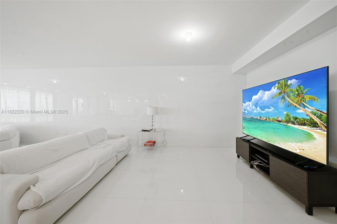 Vendido Recientemente: $2,400,000 (3 camas, 2 baños, 2675 Pies cuadrados)