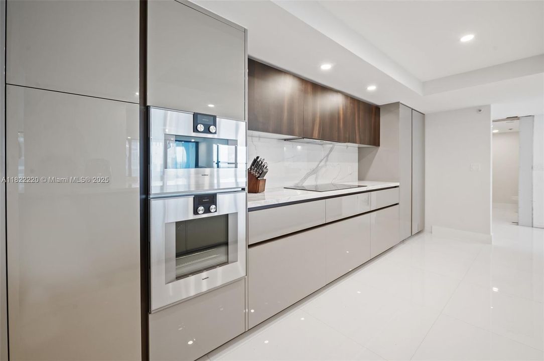 Vendido Recientemente: $2,400,000 (3 camas, 2 baños, 2675 Pies cuadrados)