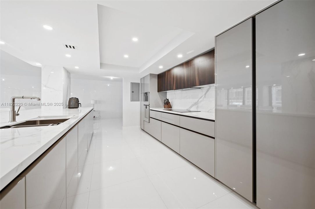 Vendido Recientemente: $2,400,000 (3 camas, 2 baños, 2675 Pies cuadrados)