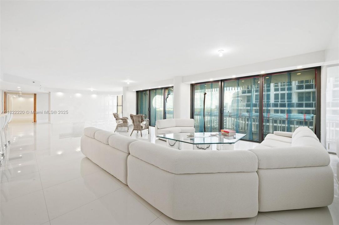 Vendido Recientemente: $2,400,000 (3 camas, 2 baños, 2675 Pies cuadrados)