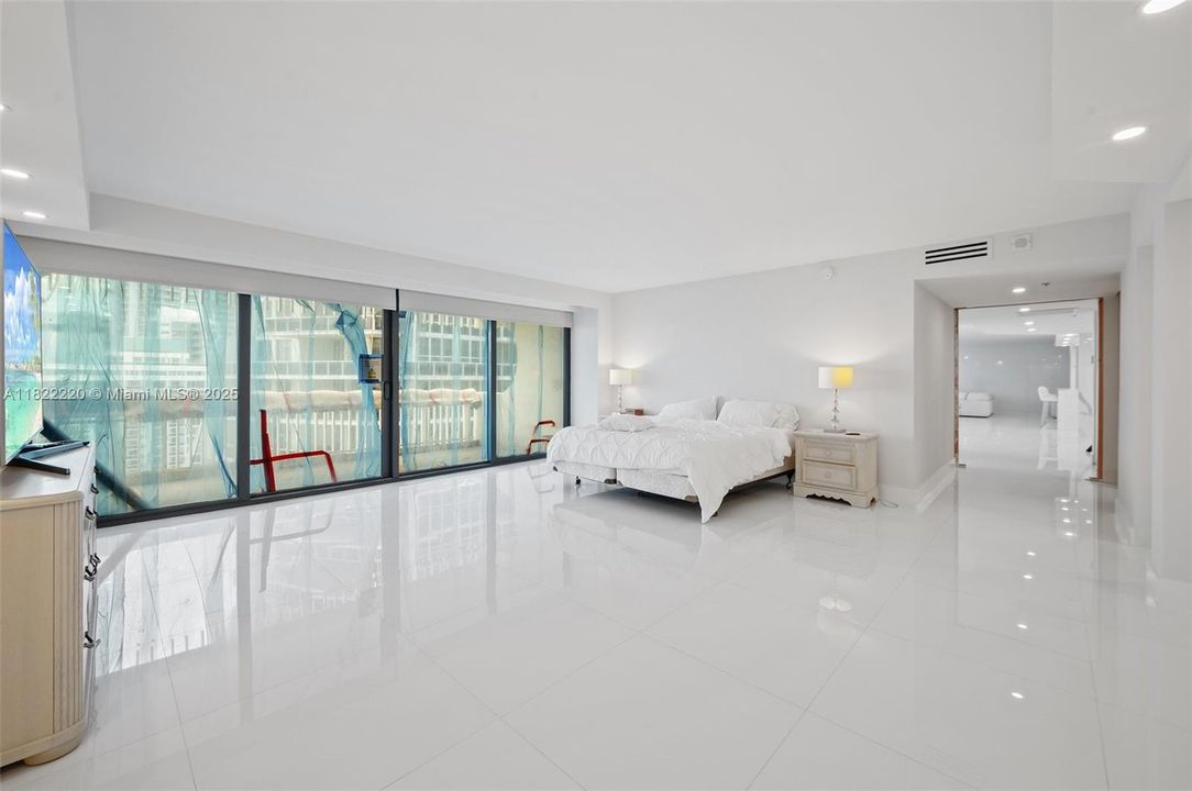 Vendido Recientemente: $2,400,000 (3 camas, 2 baños, 2675 Pies cuadrados)