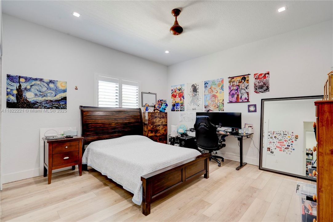 Recently Sold: $1,250,000 (4 beds, 3 baths, 3230 Square Feet)