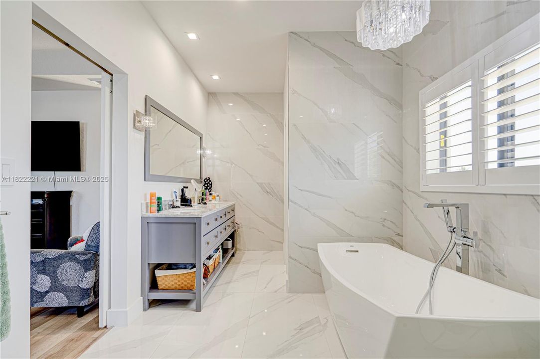 Recently Sold: $1,250,000 (4 beds, 3 baths, 3230 Square Feet)