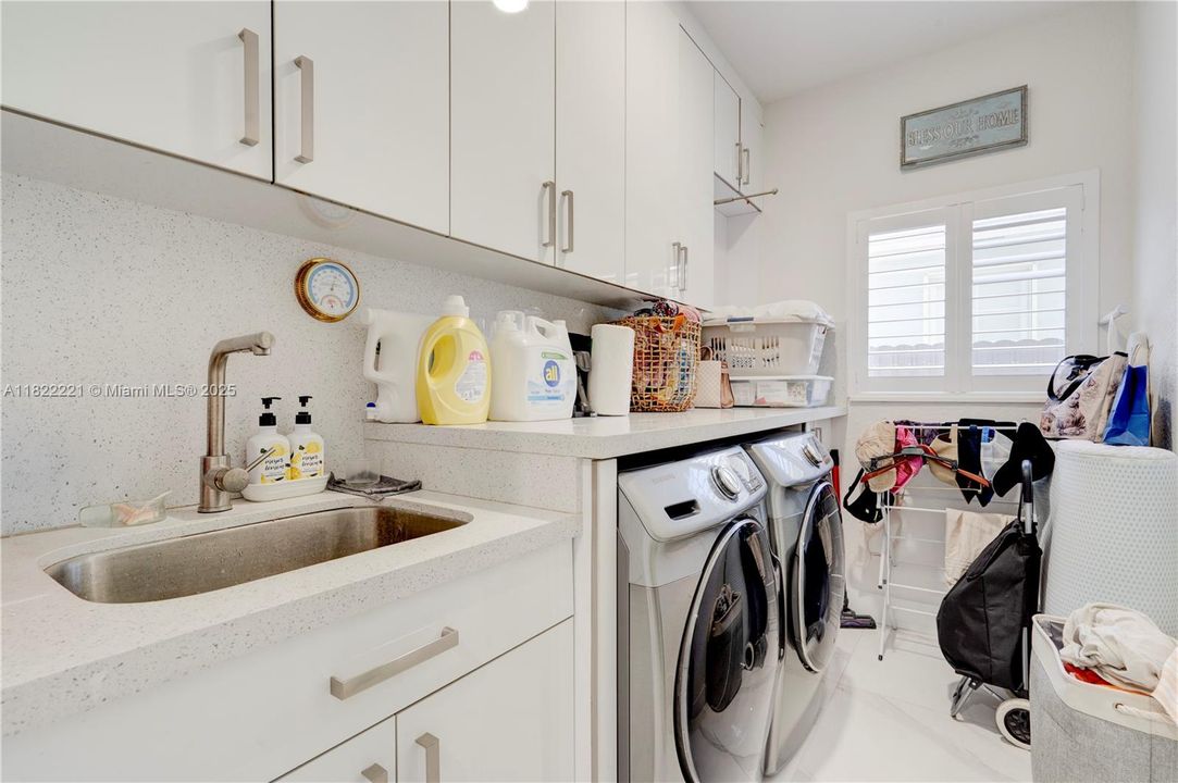 Recently Sold: $1,250,000 (4 beds, 3 baths, 3230 Square Feet)