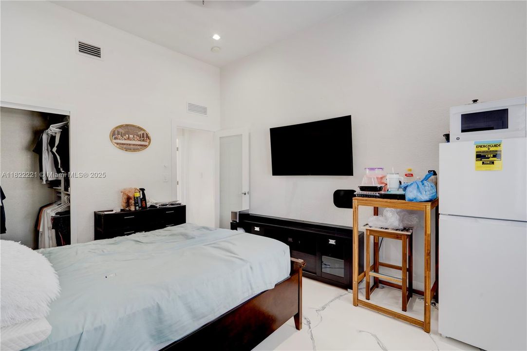 Recently Sold: $1,250,000 (4 beds, 3 baths, 3230 Square Feet)