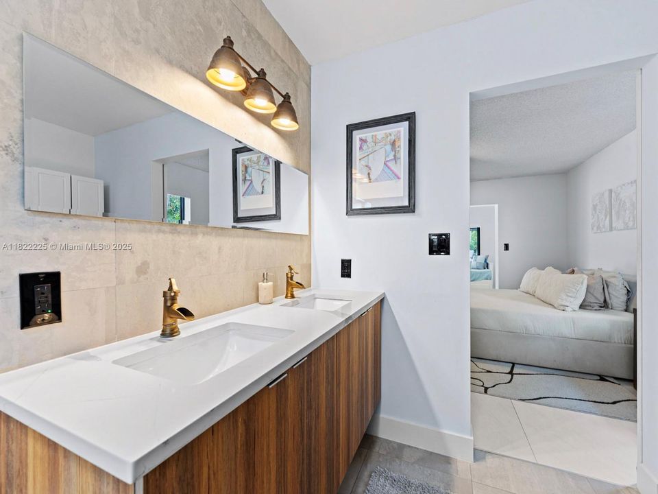 Recently Rented: $6,375 (4 beds, 2 baths, 2034 Square Feet)