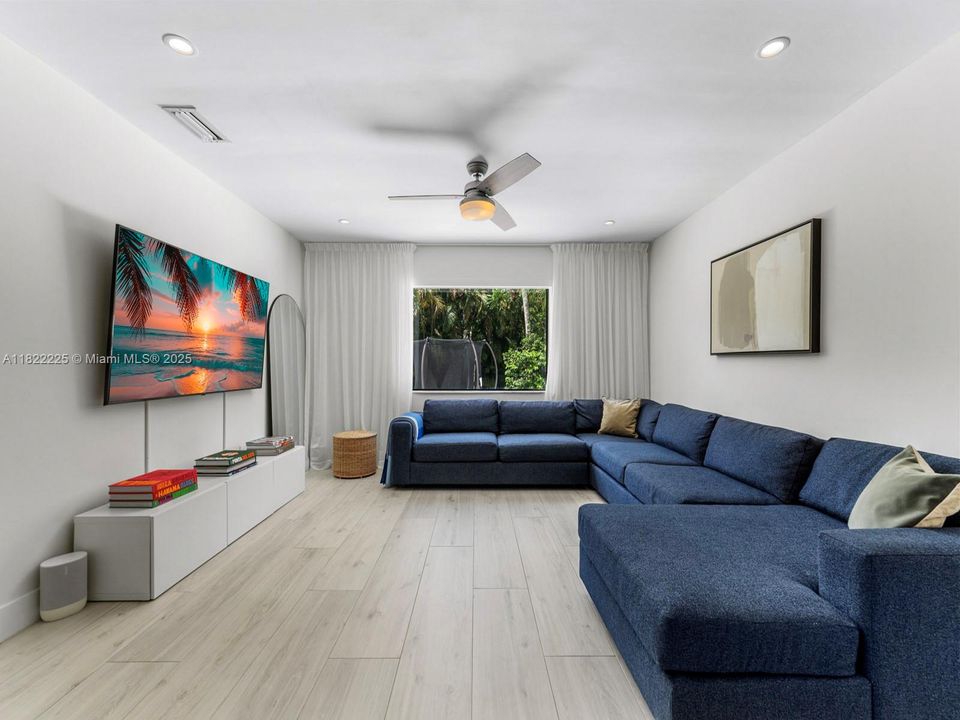 Recently Rented: $6,375 (4 beds, 2 baths, 2034 Square Feet)