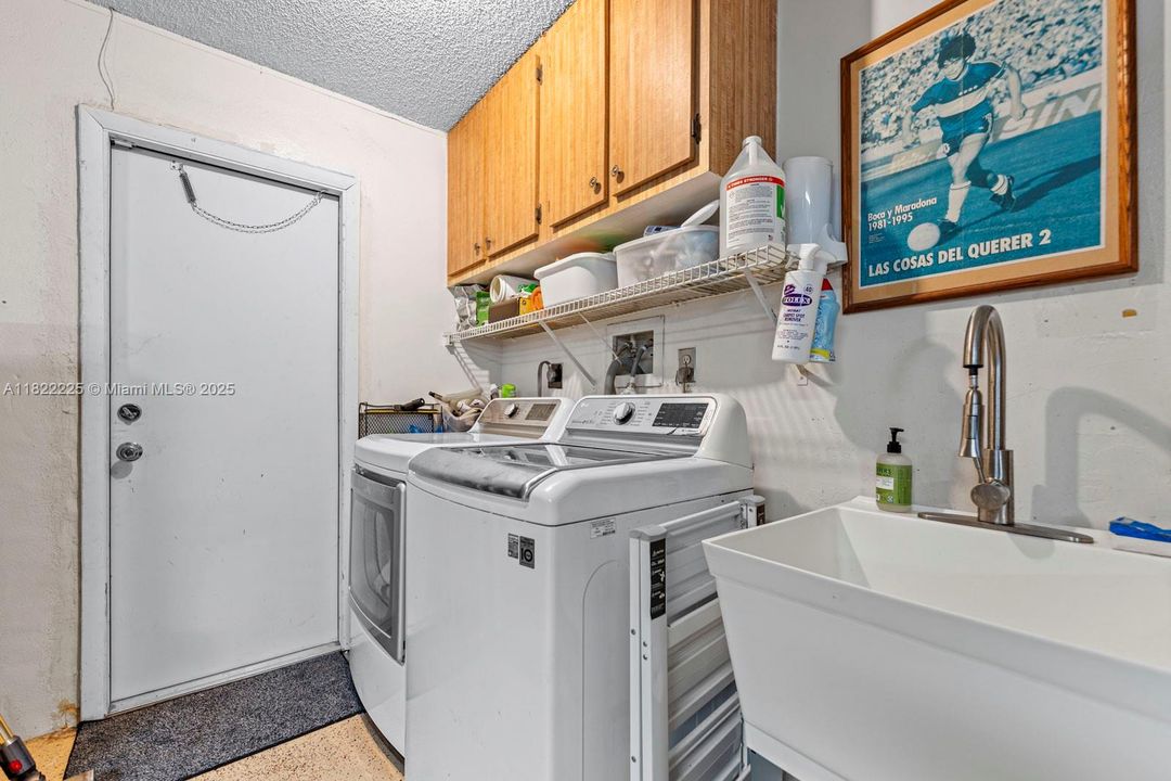 Recently Rented: $6,375 (4 beds, 2 baths, 2034 Square Feet)