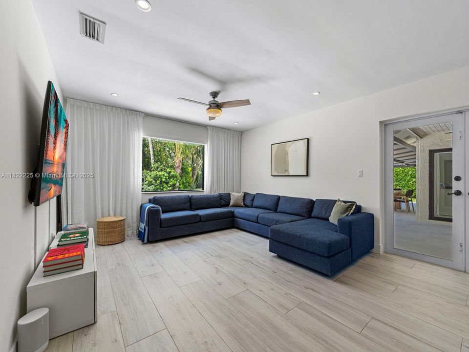 Recently Rented: $6,375 (4 beds, 2 baths, 2034 Square Feet)