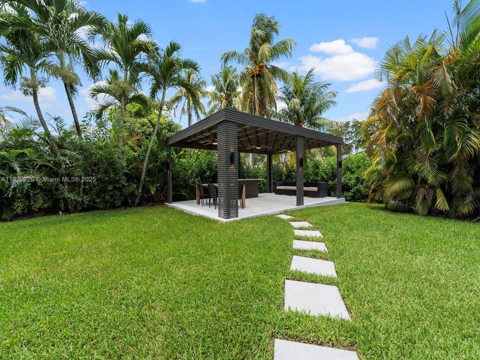 Recently Rented: $6,375 (4 beds, 2 baths, 2034 Square Feet)