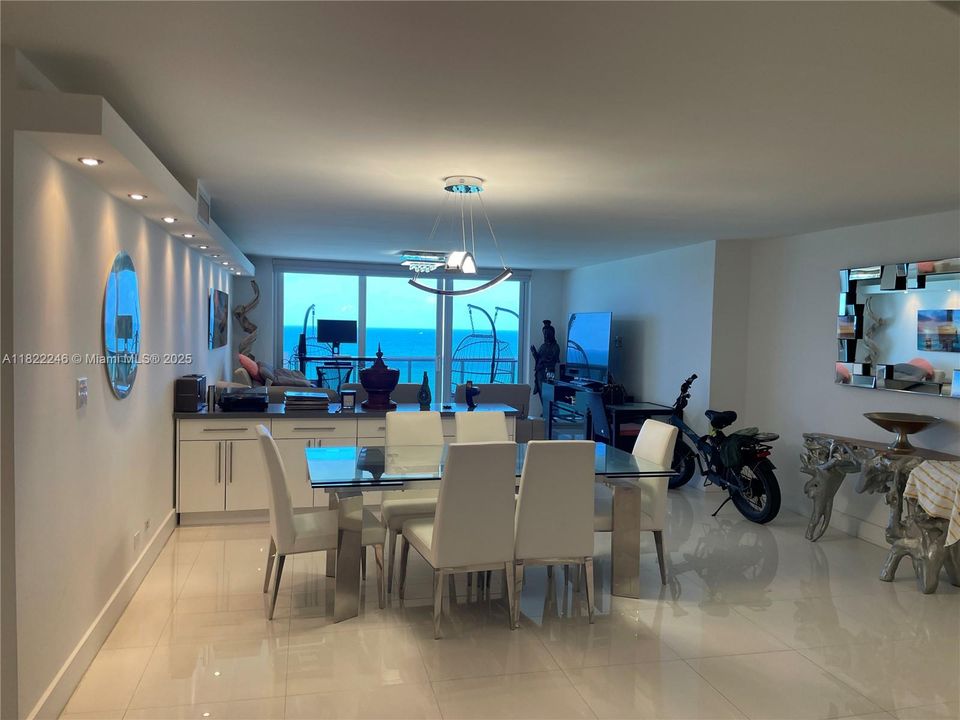 Vendido Recientemente: $829,000 (3 camas, 2 baños, 1605 Pies cuadrados)