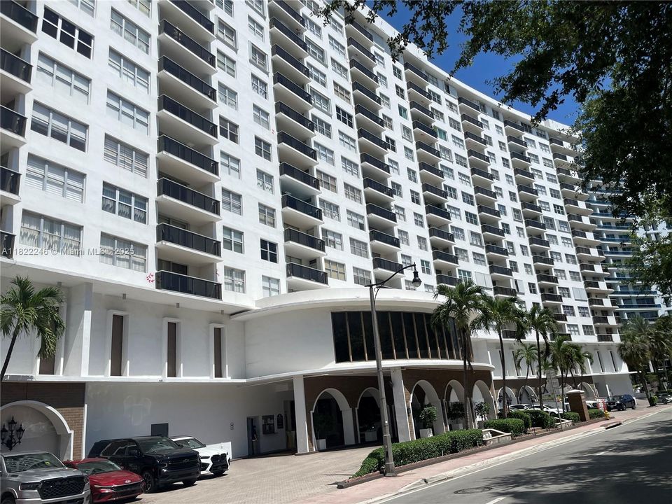 Vendido Recientemente: $829,000 (3 camas, 2 baños, 1605 Pies cuadrados)