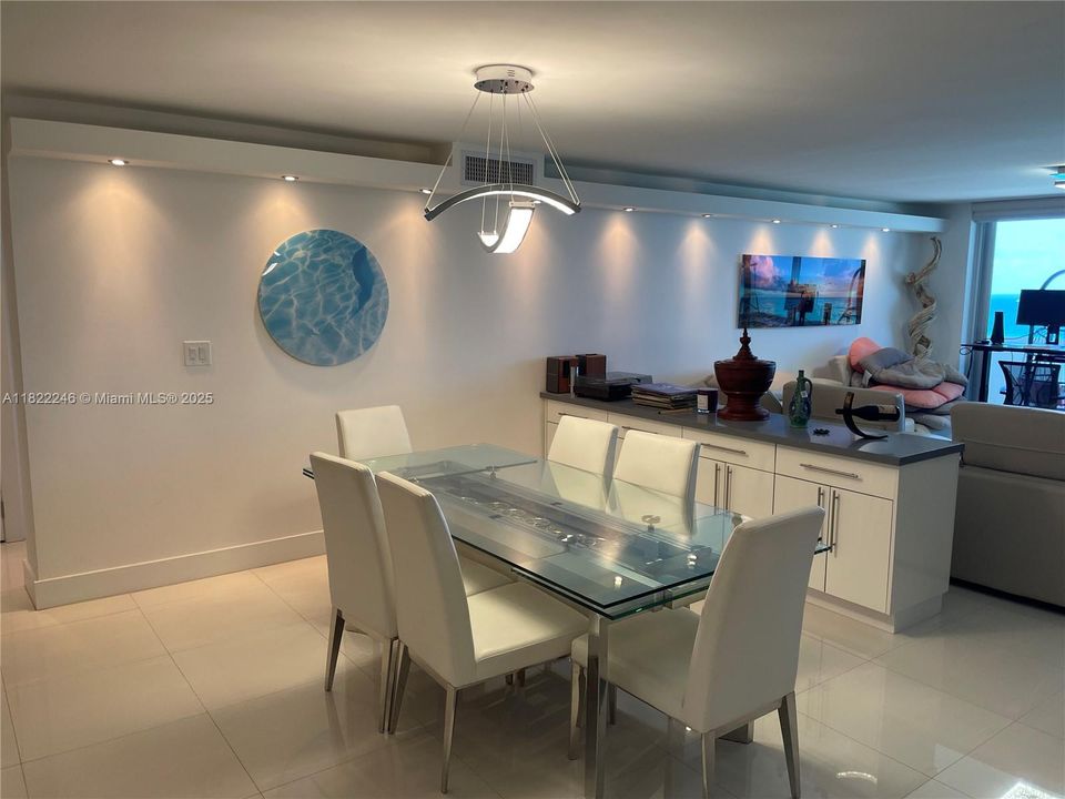 Vendido Recientemente: $829,000 (3 camas, 2 baños, 1605 Pies cuadrados)