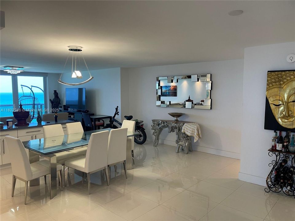 Vendido Recientemente: $829,000 (3 camas, 2 baños, 1605 Pies cuadrados)