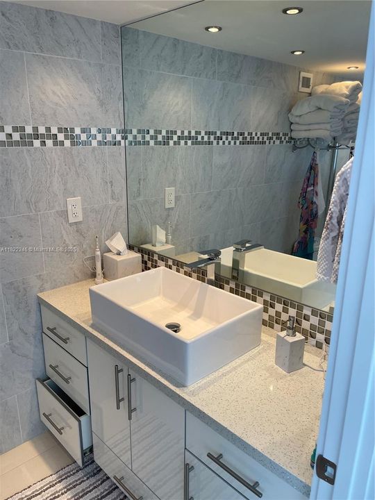 Vendido Recientemente: $829,000 (3 camas, 2 baños, 1605 Pies cuadrados)