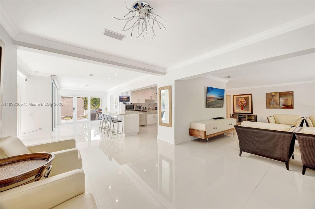 На продажу: $2,700,000 (4 спален, 3 ванн, 2038 Квадратных фут)