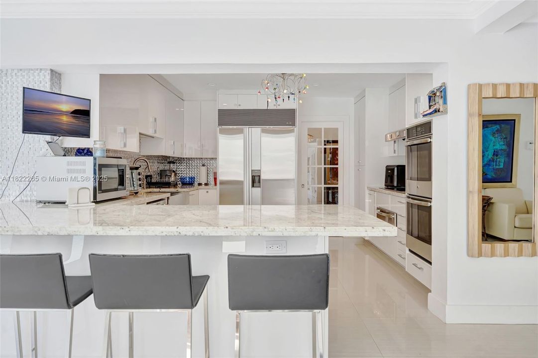 На продажу: $2,700,000 (4 спален, 3 ванн, 2038 Квадратных фут)