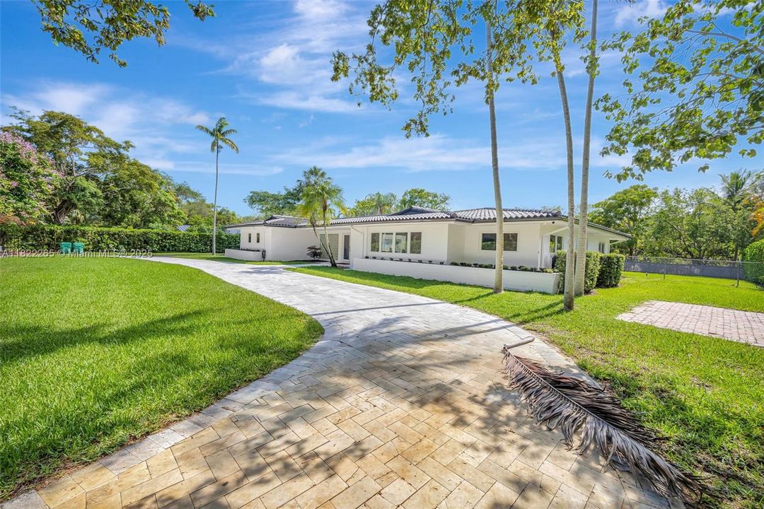 На продажу: $2,700,000 (4 спален, 3 ванн, 2038 Квадратных фут)