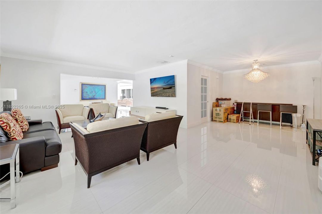 На продажу: $2,700,000 (4 спален, 3 ванн, 2038 Квадратных фут)