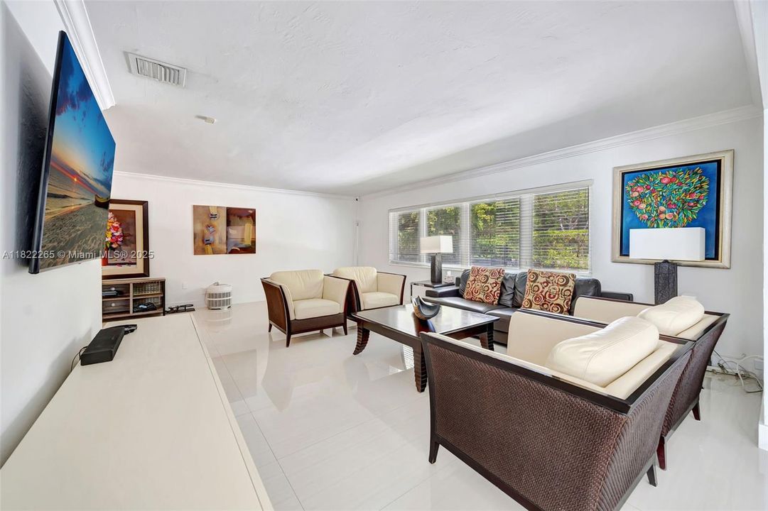 На продажу: $2,700,000 (4 спален, 3 ванн, 2038 Квадратных фут)