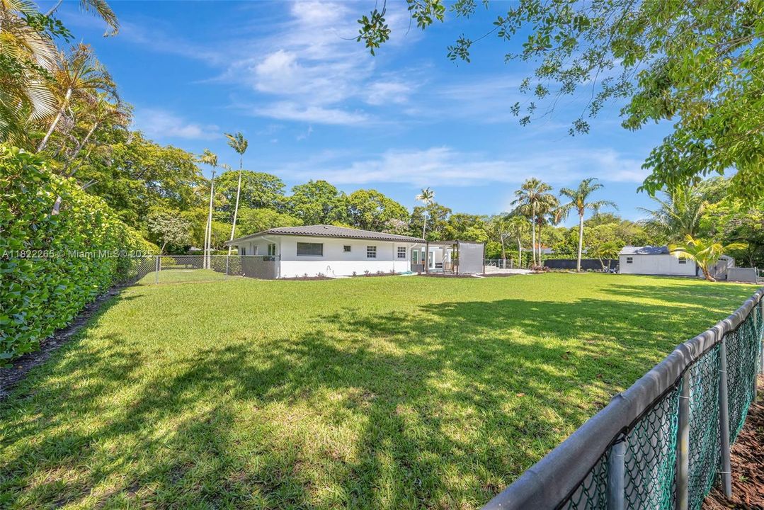 На продажу: $2,700,000 (4 спален, 3 ванн, 2038 Квадратных фут)