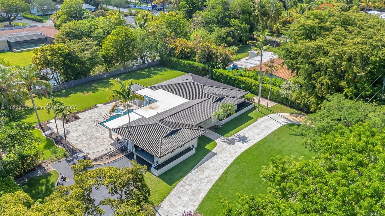 На продажу: $2,700,000 (4 спален, 3 ванн, 2038 Квадратных фут)