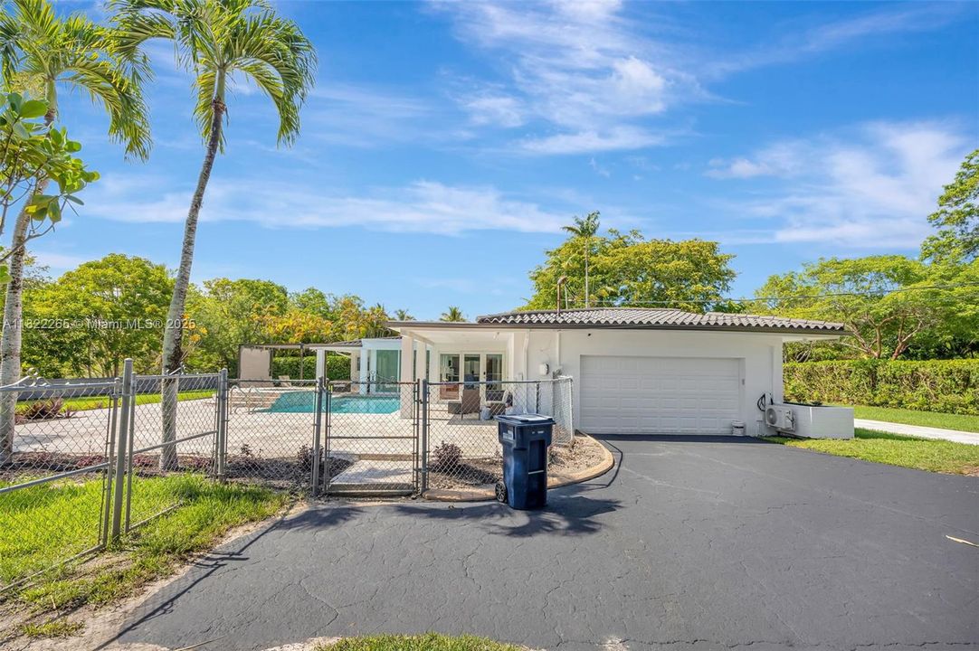 На продажу: $2,700,000 (4 спален, 3 ванн, 2038 Квадратных фут)