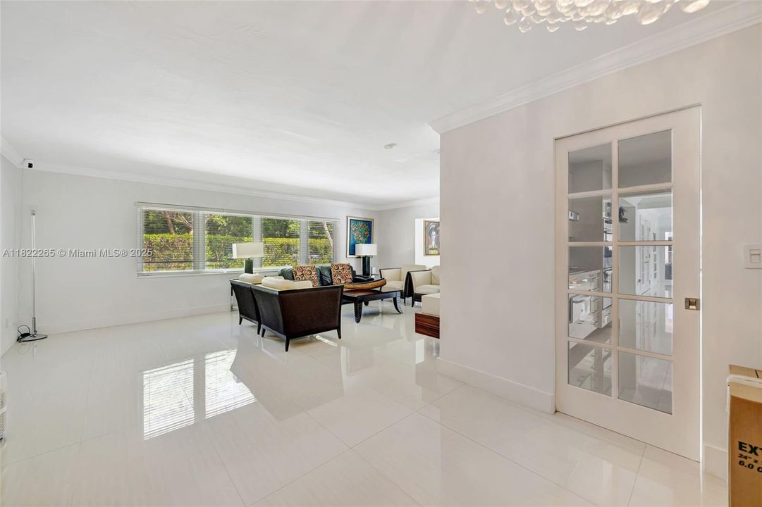 На продажу: $2,700,000 (4 спален, 3 ванн, 2038 Квадратных фут)