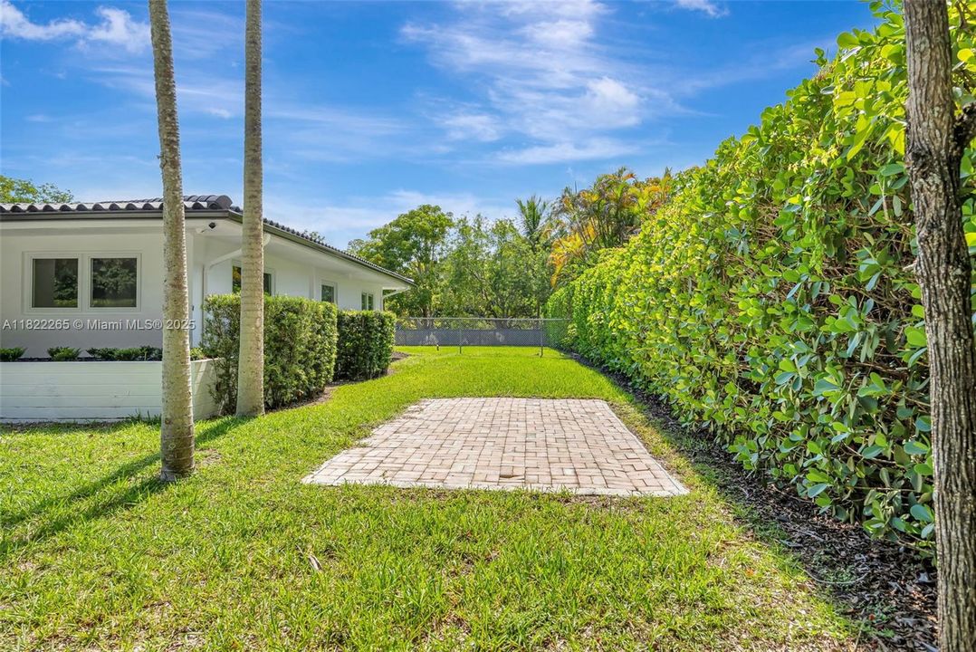 На продажу: $2,700,000 (4 спален, 3 ванн, 2038 Квадратных фут)