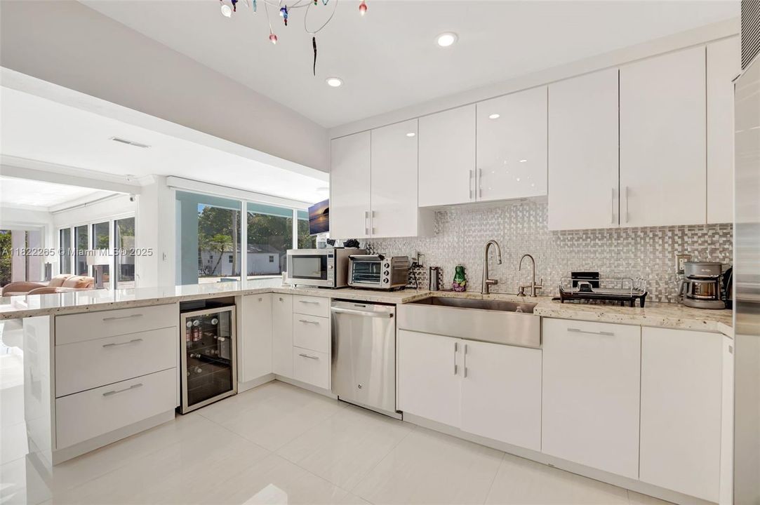 На продажу: $2,700,000 (4 спален, 3 ванн, 2038 Квадратных фут)