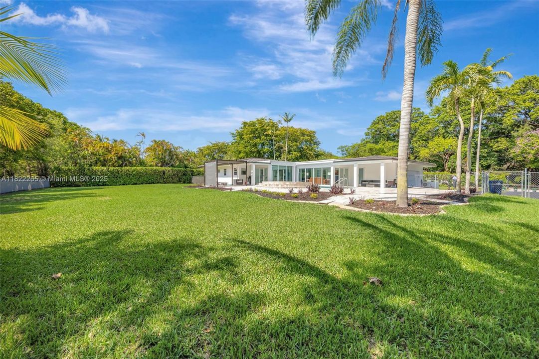 На продажу: $2,700,000 (4 спален, 3 ванн, 2038 Квадратных фут)