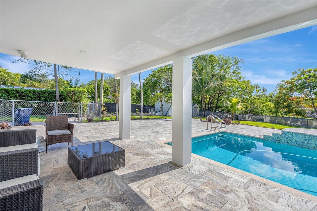 На продажу: $2,700,000 (4 спален, 3 ванн, 2038 Квадратных фут)