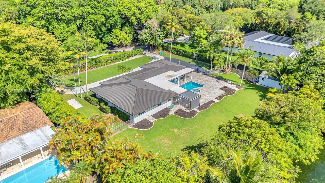 На продажу: $2,700,000 (4 спален, 3 ванн, 2038 Квадратных фут)